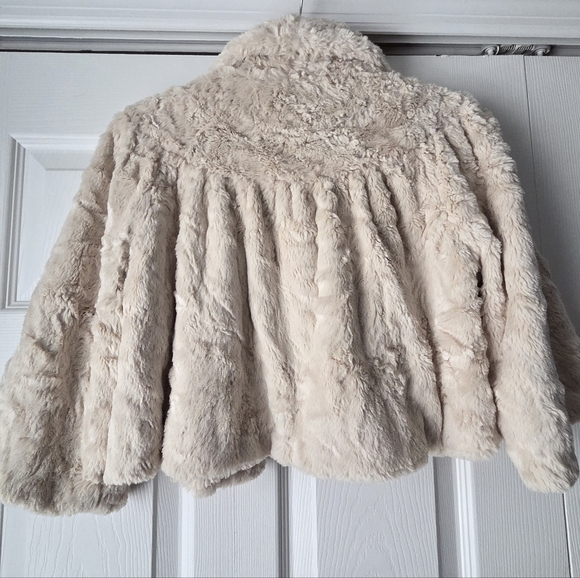 NWOT CAbi Plush Teddy Faux Fur Jacket in Cream/Ivory Color Size S - Picture 6 of 8